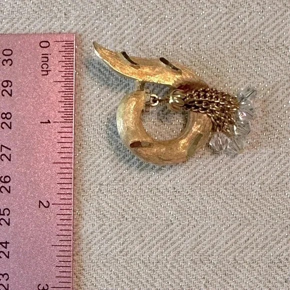 Vintage Brushed Gold Swirl 1970's Tassel Brooch w/ Chain Dangles & AB Crystals - Picture 7 of 7